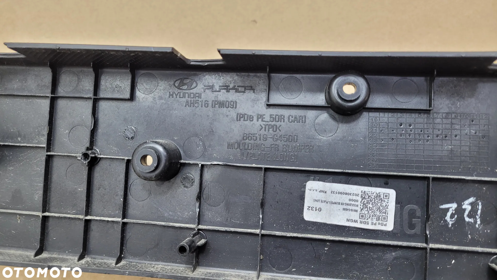 HYUNDAI I30 III PODKŁADKA TABLICY REJESTRACYJNEJ PRZÓD 86519-G4500 - 3