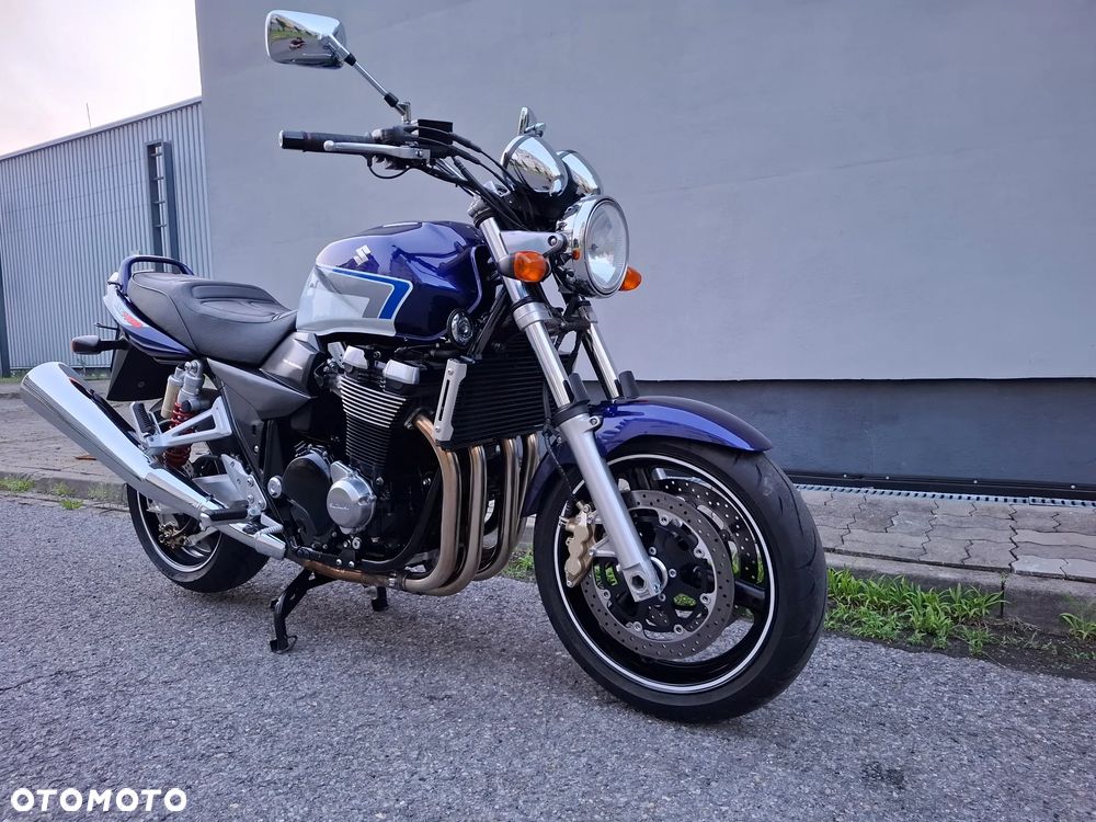 Suzuki GSX - 2