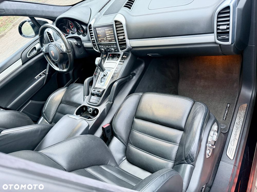 Porsche Cayenne Turbo Tiptronic S - 32