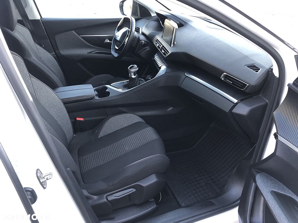 Peugeot 3008 1.2 PureTech Allure S&S - 38