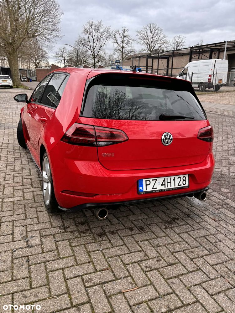 Volkswagen Golf - 5