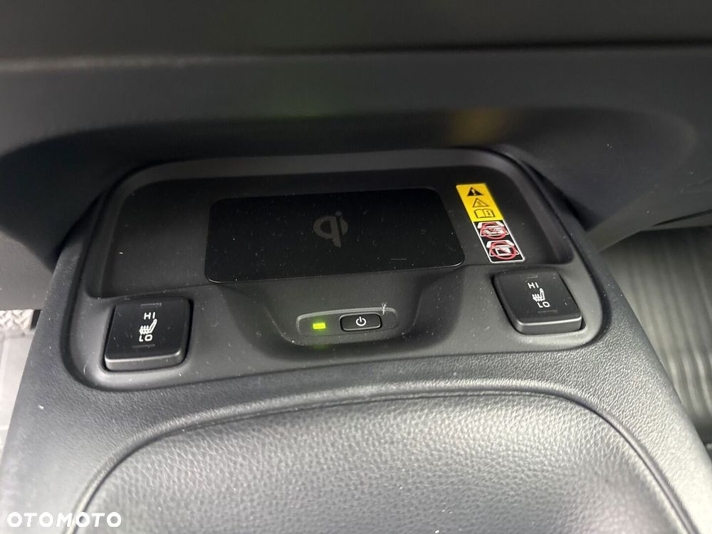 Toyota Corolla 1.8 Hybrid Comfort - 22