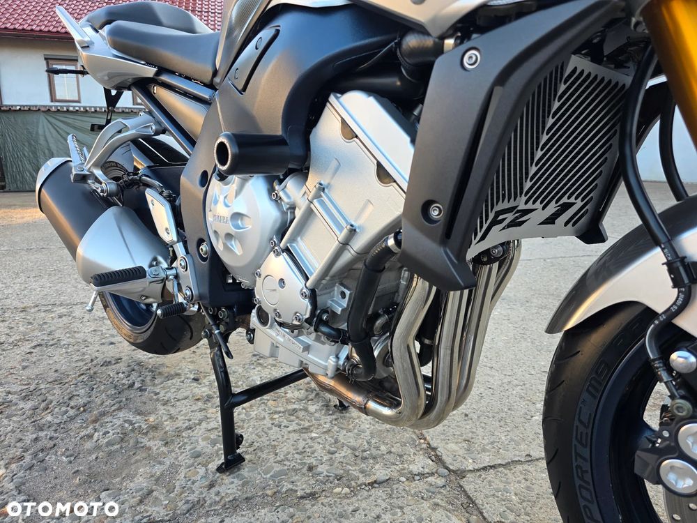 Yamaha FZ - 25