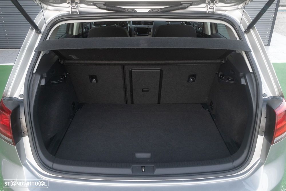 VW Golf 1.6 TDi Confortline DSG - 23