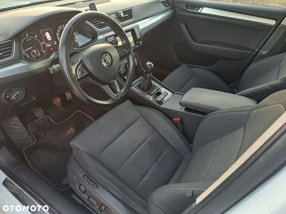 Skoda Superb 2.0 TDI Premium Edition - 5