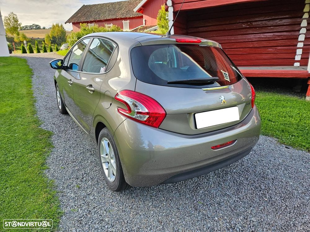 Peugeot 208 1.4 HDi - 2