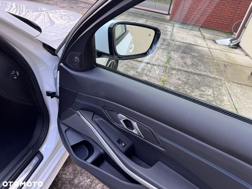 BMW Seria 3 320d xDrive M Sport Sport - 36