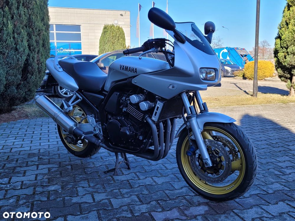 Yamaha FZS - 12