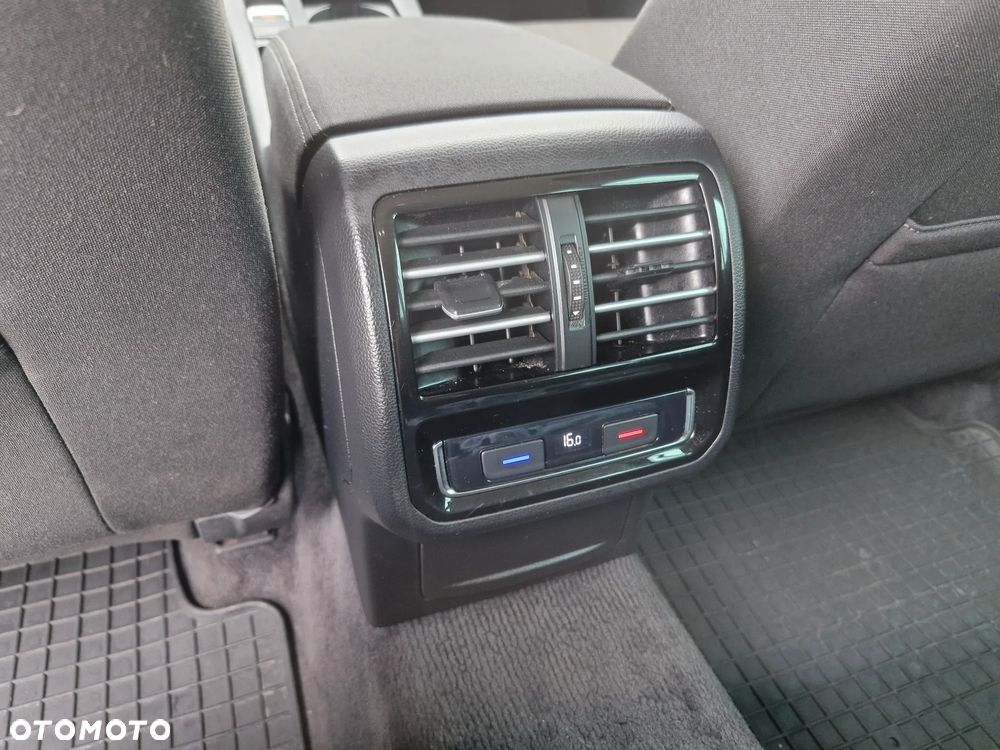 Volkswagen Passat 2.0 TDI (BlueMotion Technology) Highline - 20