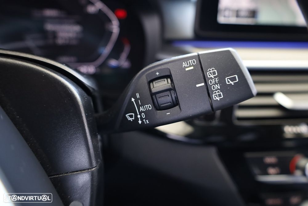 BMW 520 d Pack Desportivo M Auto - 51