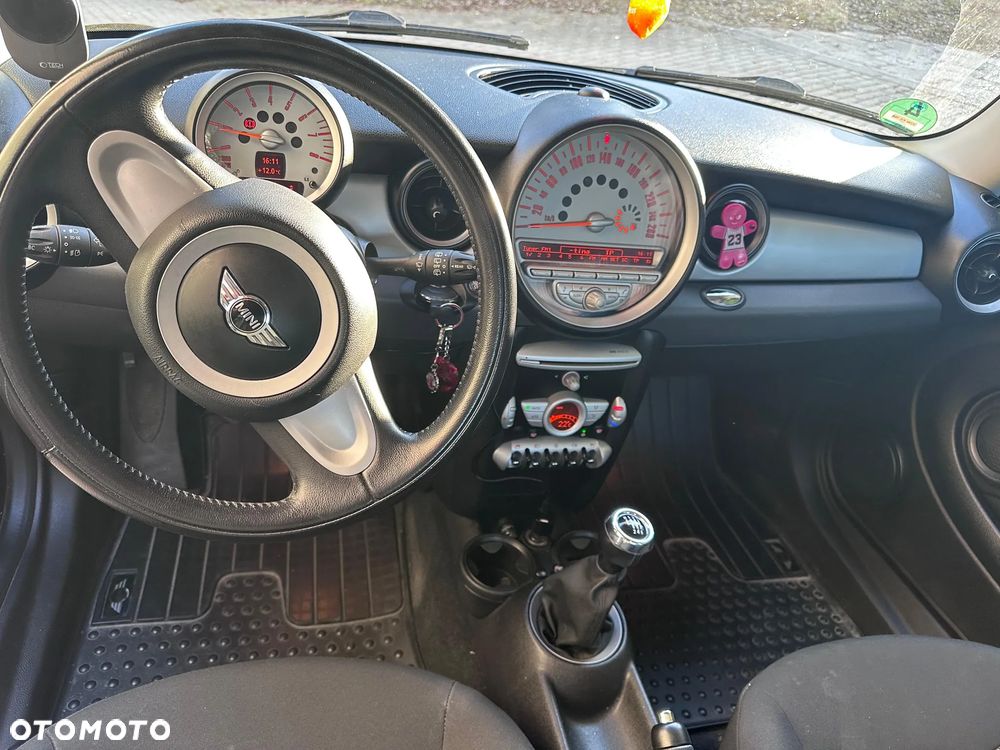 MINI Cooper Standard - 8