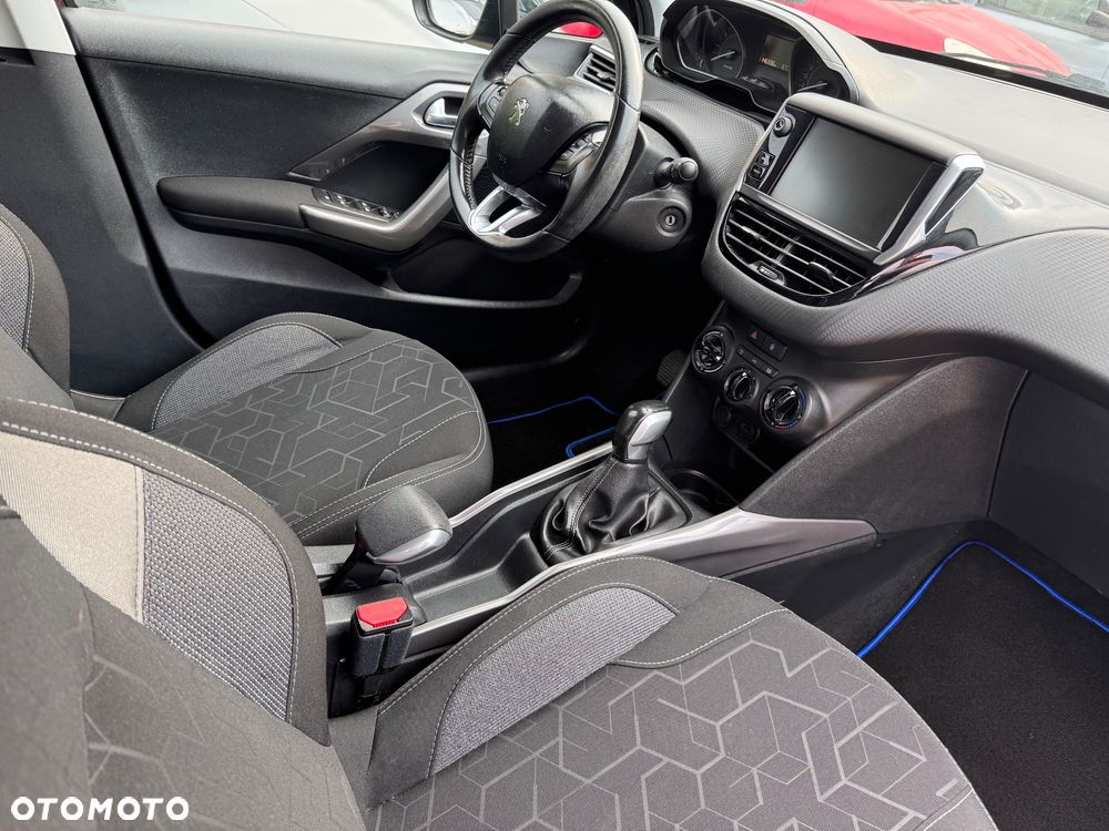 Peugeot 2008 1.2 Pure Tech Style S&S - 13