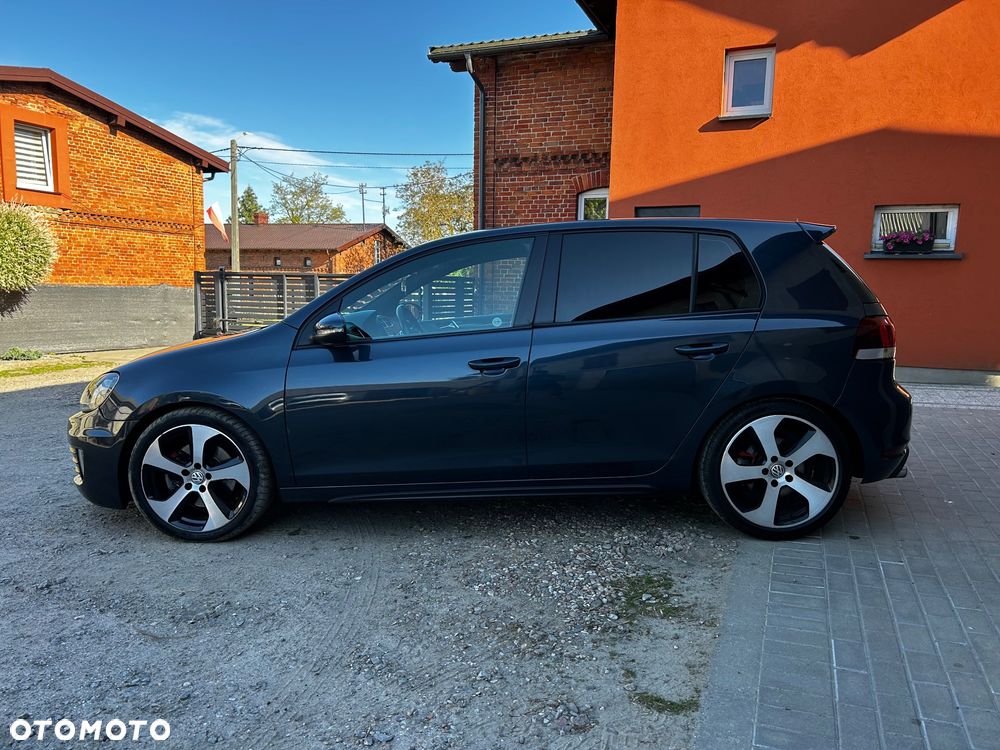 Volkswagen Golf - 2