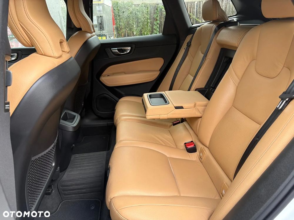 Volvo XC 60 B5 B Momentum Pro - 16