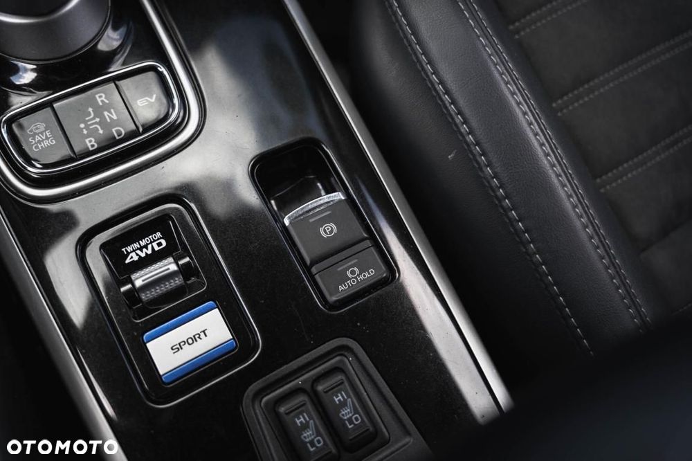 Mitsubishi Outlander - 22