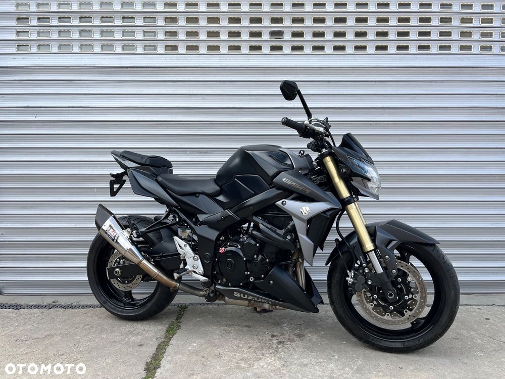 Suzuki GSR - 15
