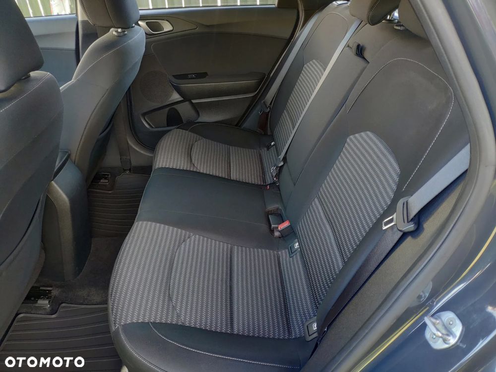 Kia Ceed 1.5 T-GDI M - 13