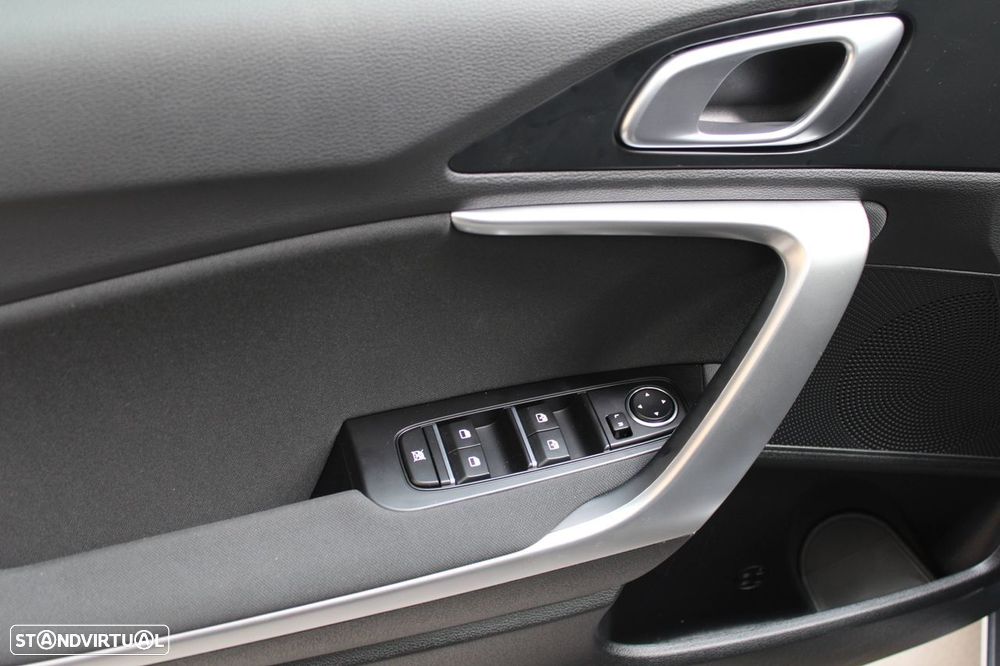 Kia XCeed 1.6 GDi PHEV Drive - 11