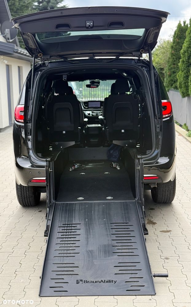Chrysler Pacifica - 18