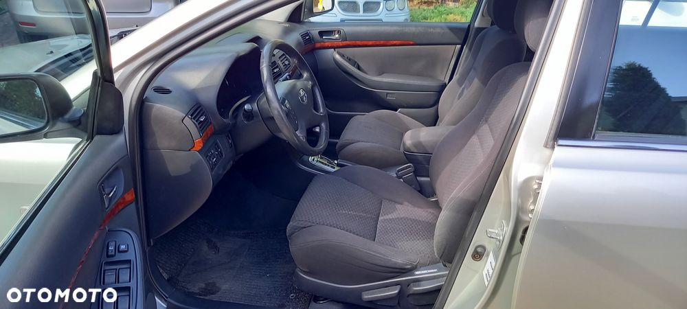 Toyota Avensis - 7