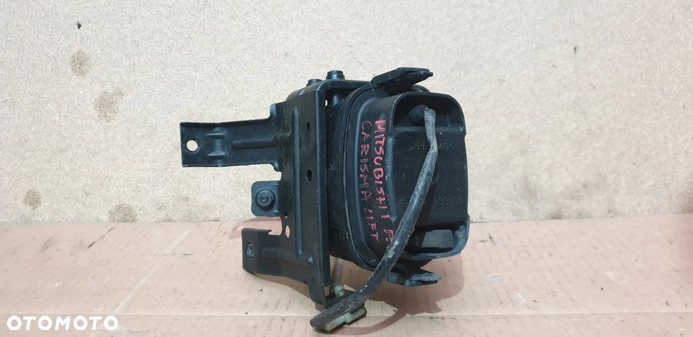 Mitsubishi Carisma LIFT Halogen Przedni Prawy Przód P.P. - 2