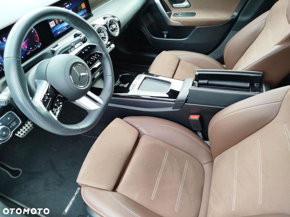 Mercedes-Benz CLA - 10