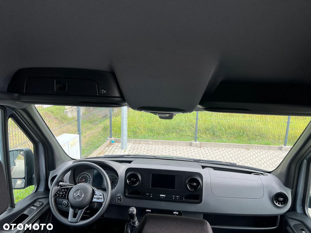 Mercedes-Benz Sprinter - 13