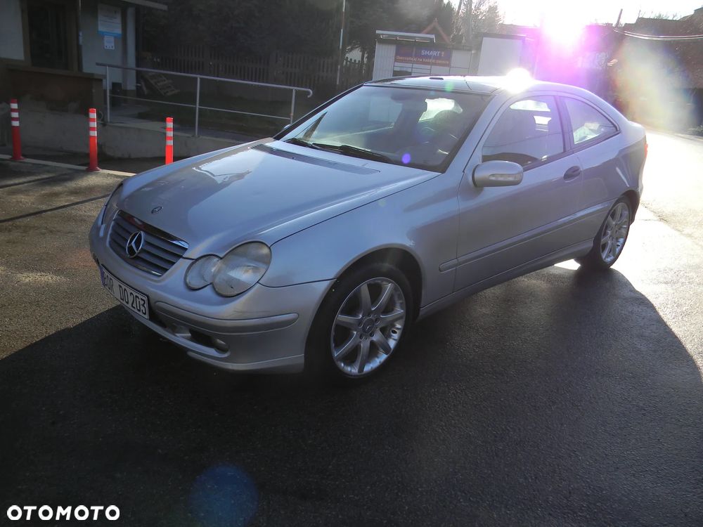 Mercedes-Benz C-Class 2003 photo 2