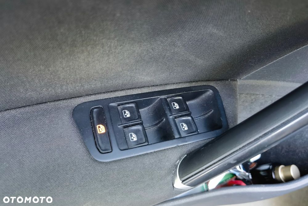 Volkswagen Golf 1.6 TDI BlueMotion Technology Lounge - 23