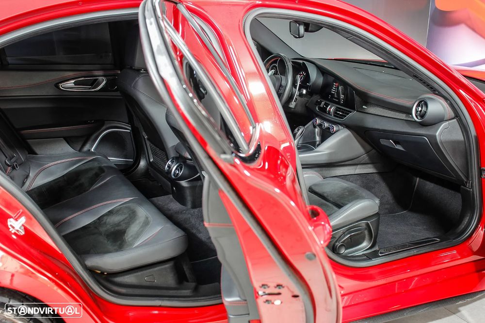 Alfa Romeo Giulia 2.9 Bi-Turbo Quadrifoglio AT8 - 13