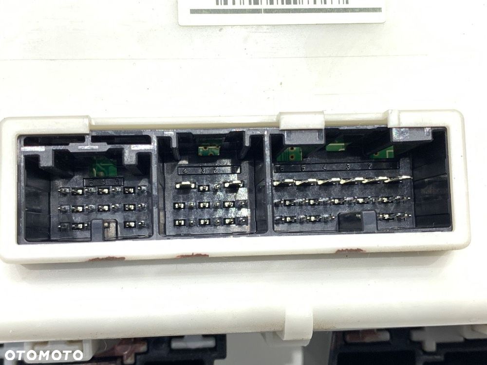 SKRZYNKA BEZPIECZNIKÓW  TOYOTA AVENSIS Kombi (_T27_) 2009 - 2018 2.0 (ZRT272_) 112 kW [152 KM] - 3