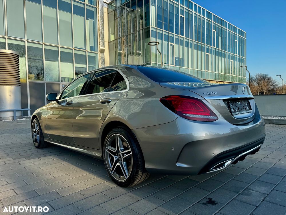 Mercedes-Benz C 200 4Matic 9G-TRONIC AMG Line - 9