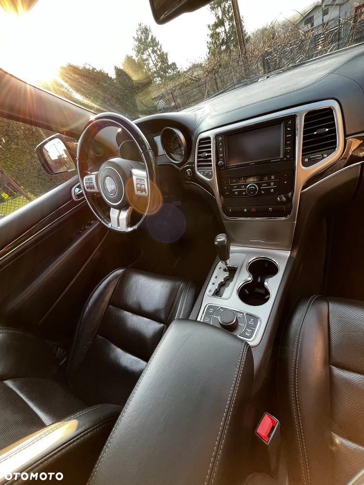 Jeep Grand Cherokee - 32