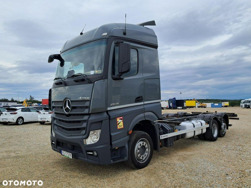 Mercedes-Benz Actros - 3
