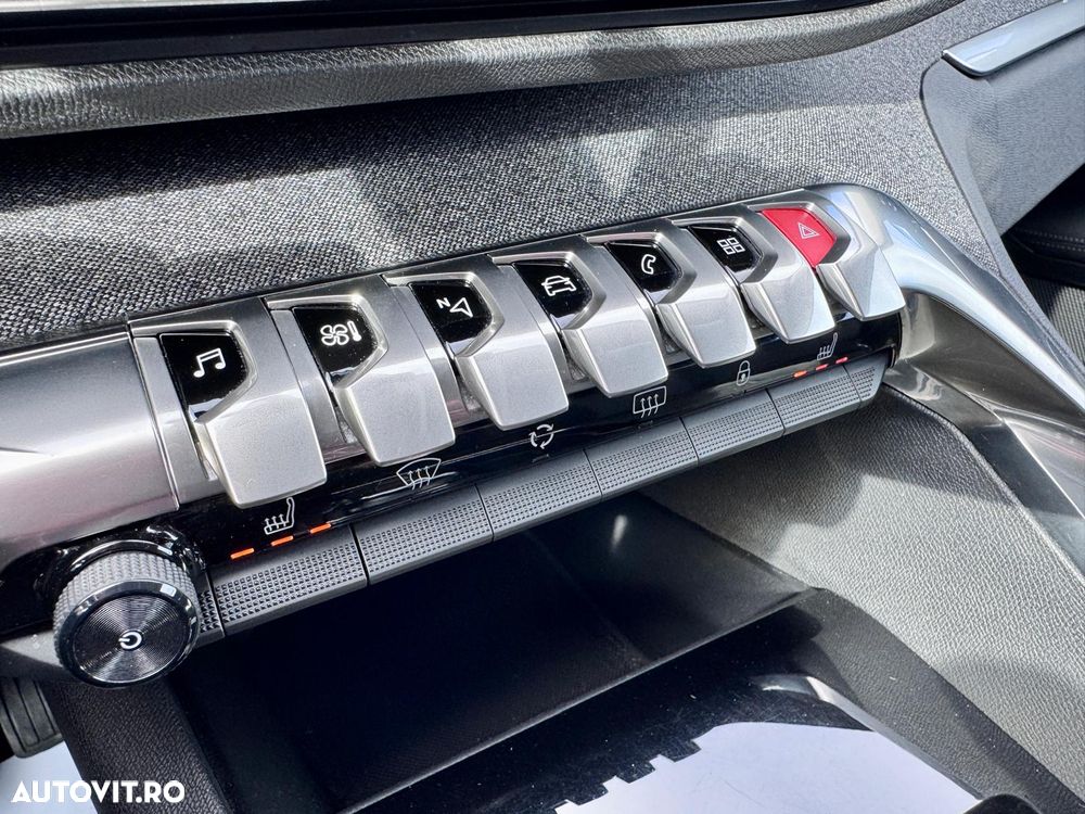 Peugeot 3008 1.2 PureTech S&S EAT8 Allure - 11