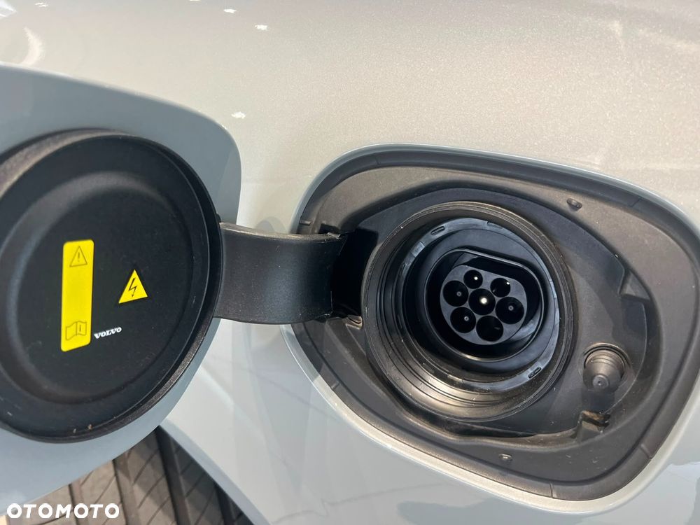 Volvo XC 60 T8 Plug-In Hybrid AWD Ultimate Dark - 36