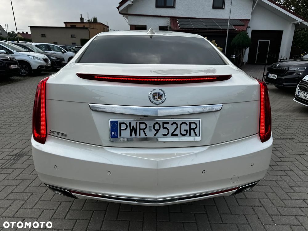 Cadillac XTS - 32