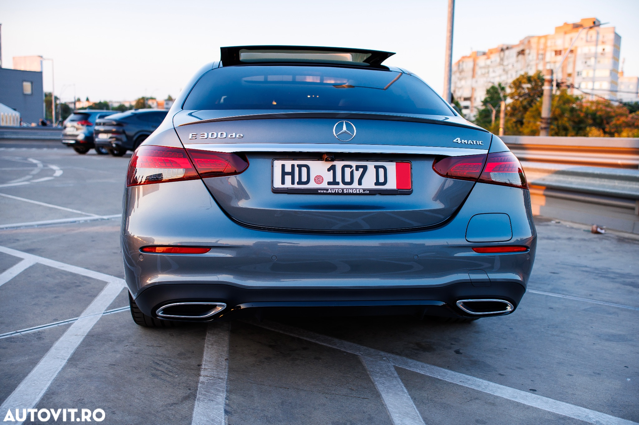 Mercedes-Benz E 300 de 4Matic 9G-TRONIC AMG Line - 4