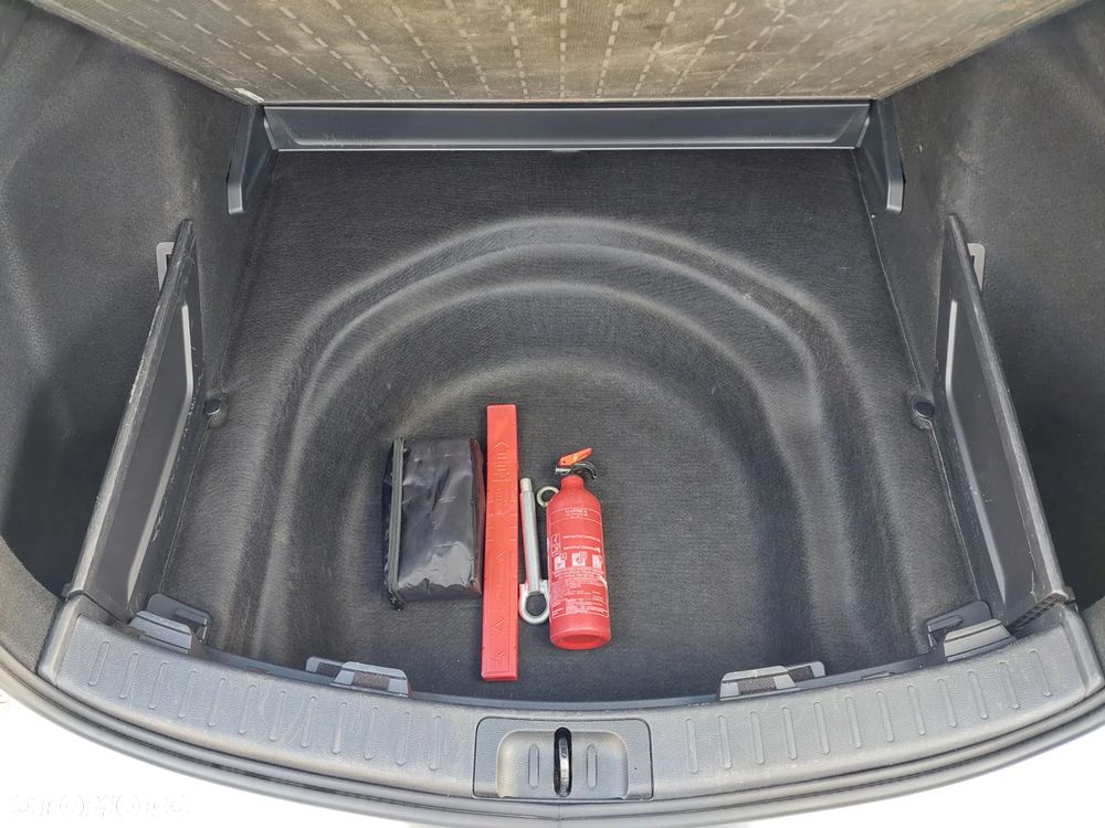 Toyota Corolla 1.8 Hybrid Comfort - 23