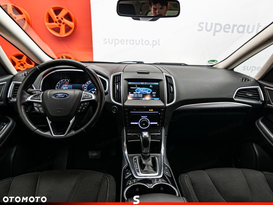 Ford S-Max - 11