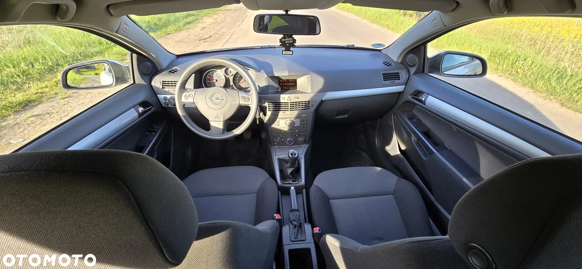 Opel Astra III GTC 1.6 Cosmo - 15