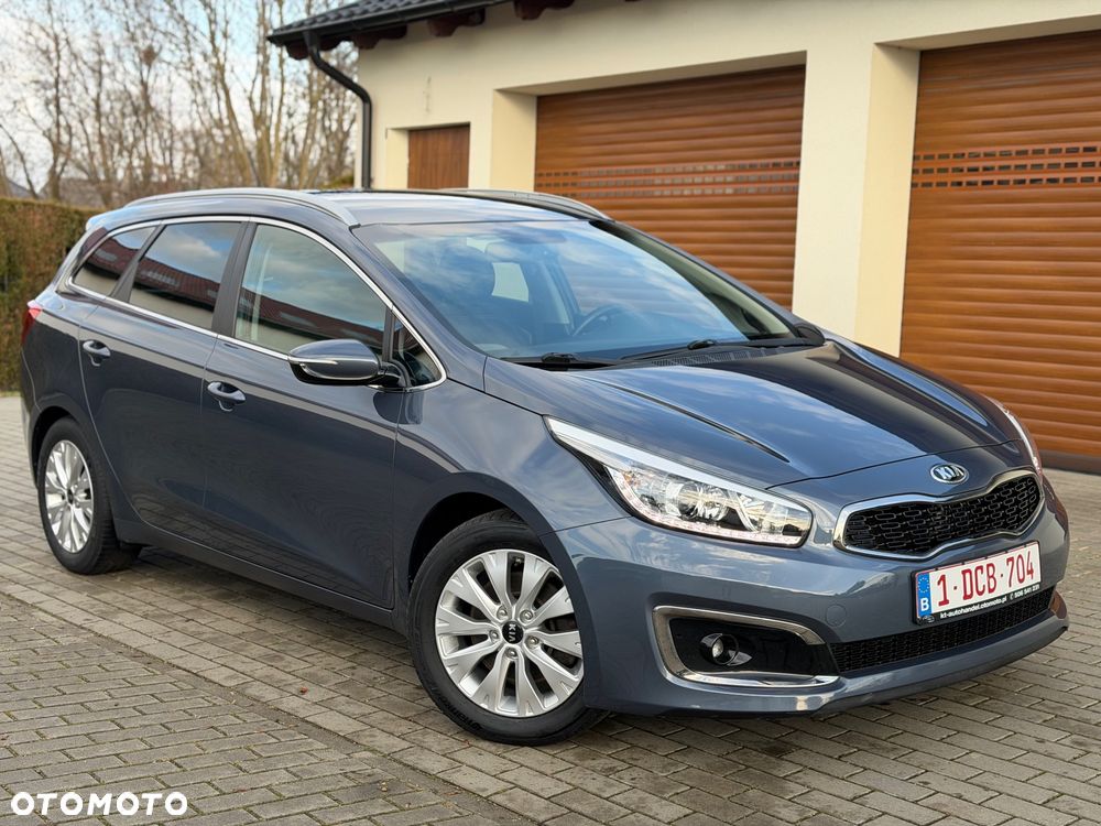 Kia Ceed - 36