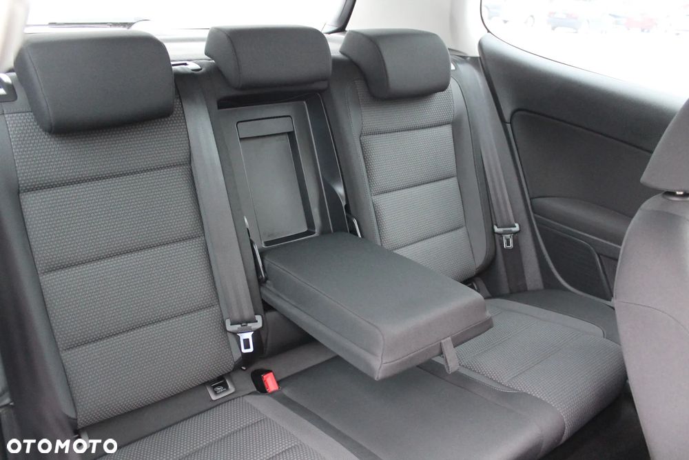 Volkswagen Golf - 22