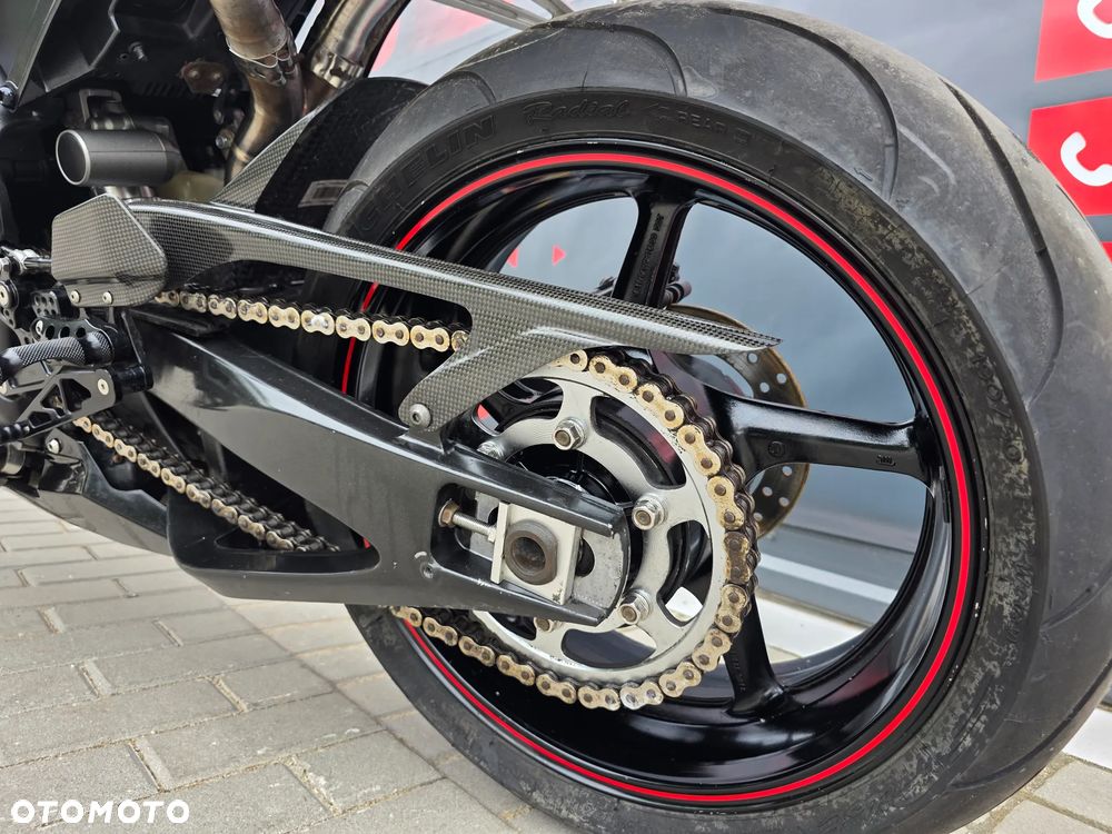 Yamaha R1 - 9