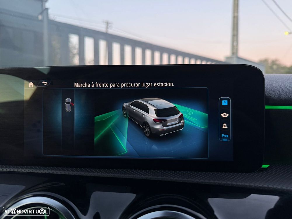 Mercedes-Benz A 250 e AMG Line - 17