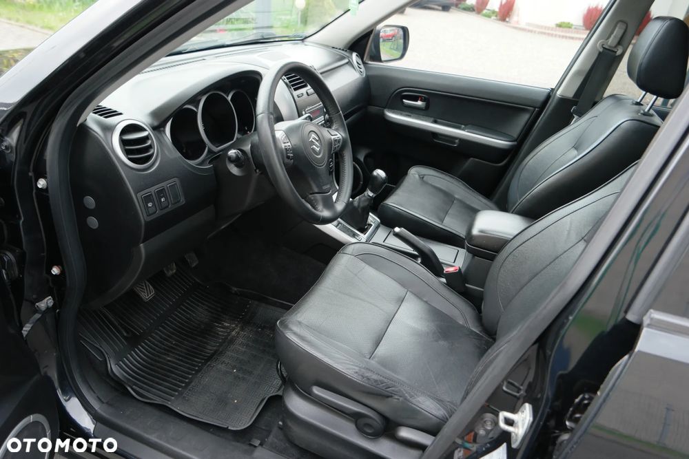 Suzuki Grand Vitara 2.4 De Luxe - 18
