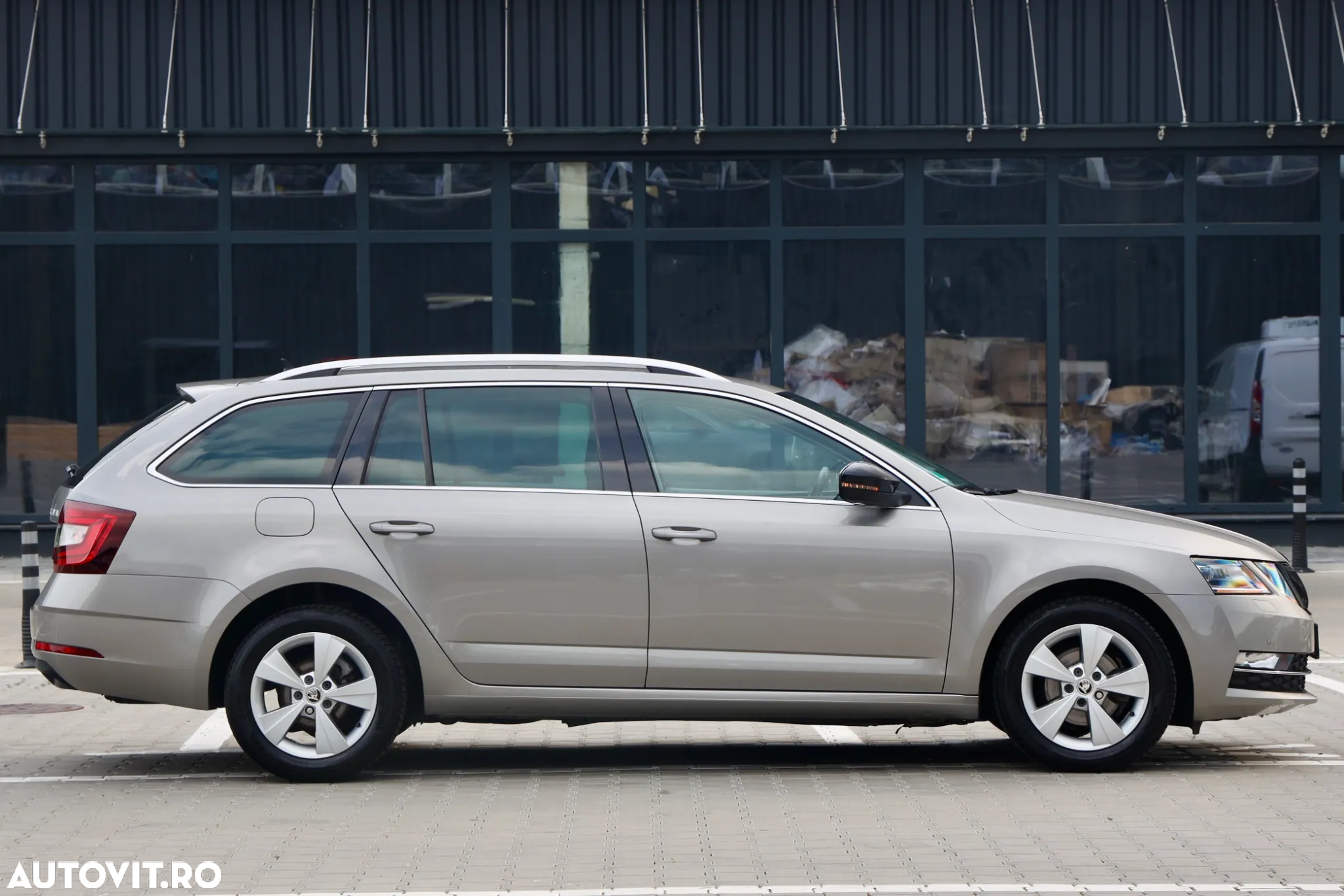 Skoda Octavia Combi Diesel 1.6 TDI DSG Style - 33