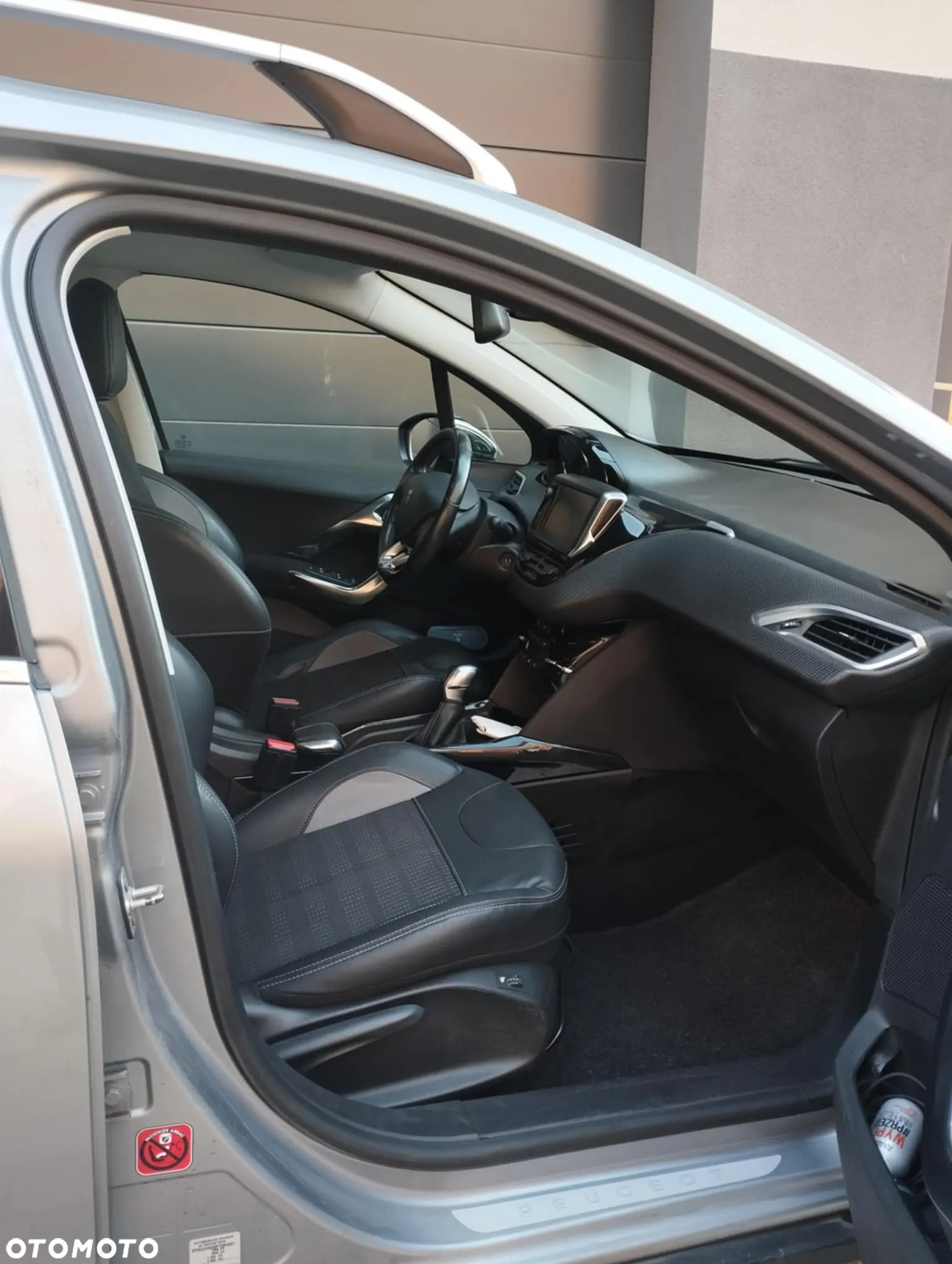 Peugeot 2008 1.2 Pure Tech Active S&S - 11