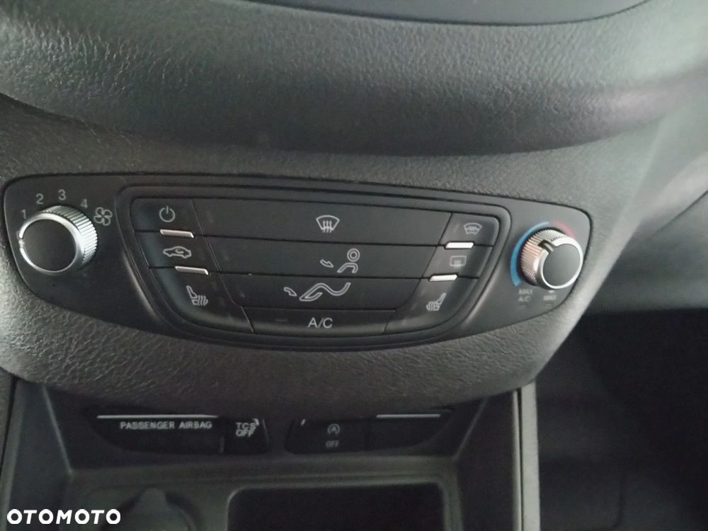 Ford Transit Courier - 13