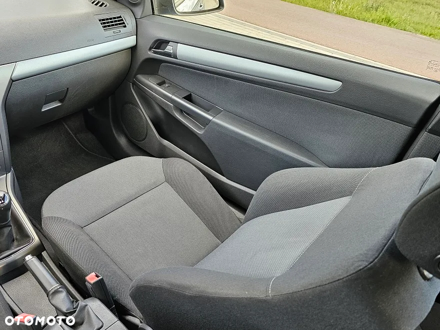 Opel Astra GTC 1.6 Edition Plus - 23